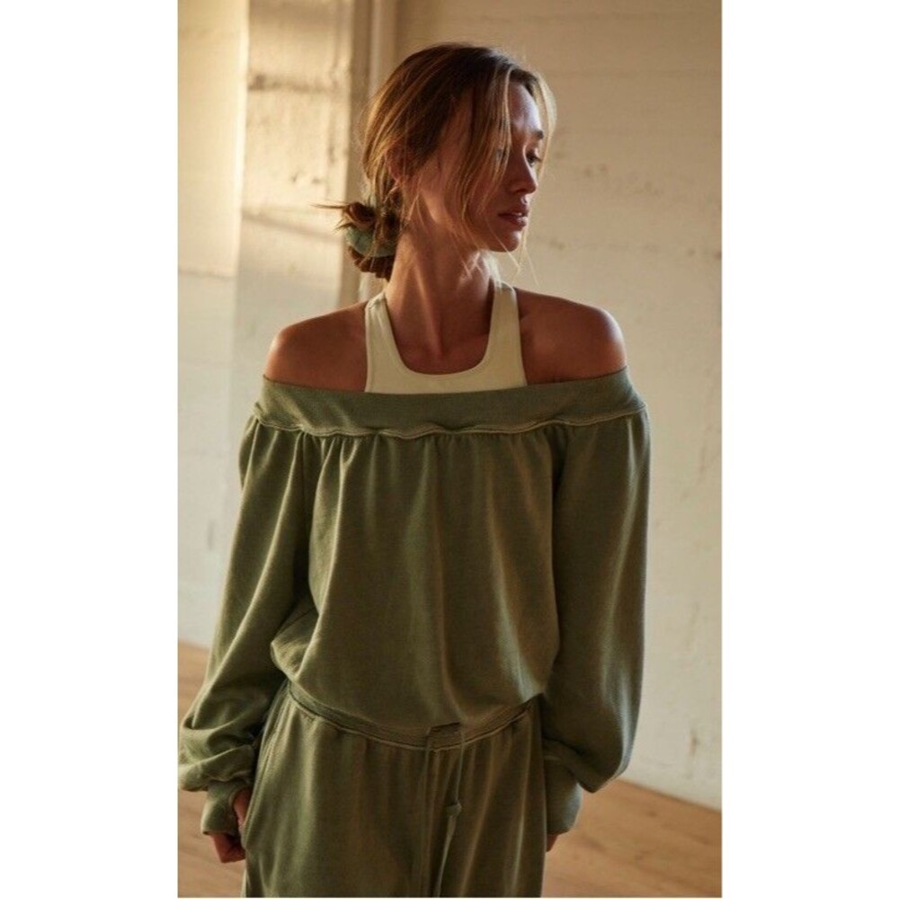 Free People FP Movement One To Beat Off Shoulder Pull On Eucalyptus Sz M NWT - Picture 2 of 4